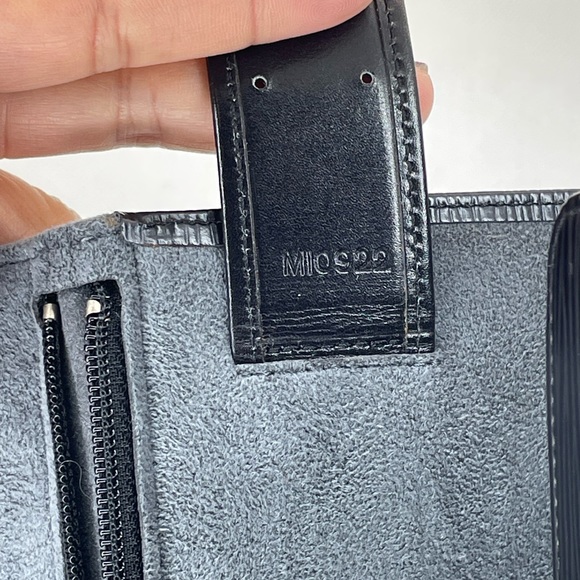 (MT42) Authenticated Pre-Loved Louis Vuitton Epi Leather Rolling Jewelry Case - Picture 14 of 16